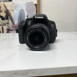 Canon Eos T5i - Like New - Battery Charger And Tripod Included