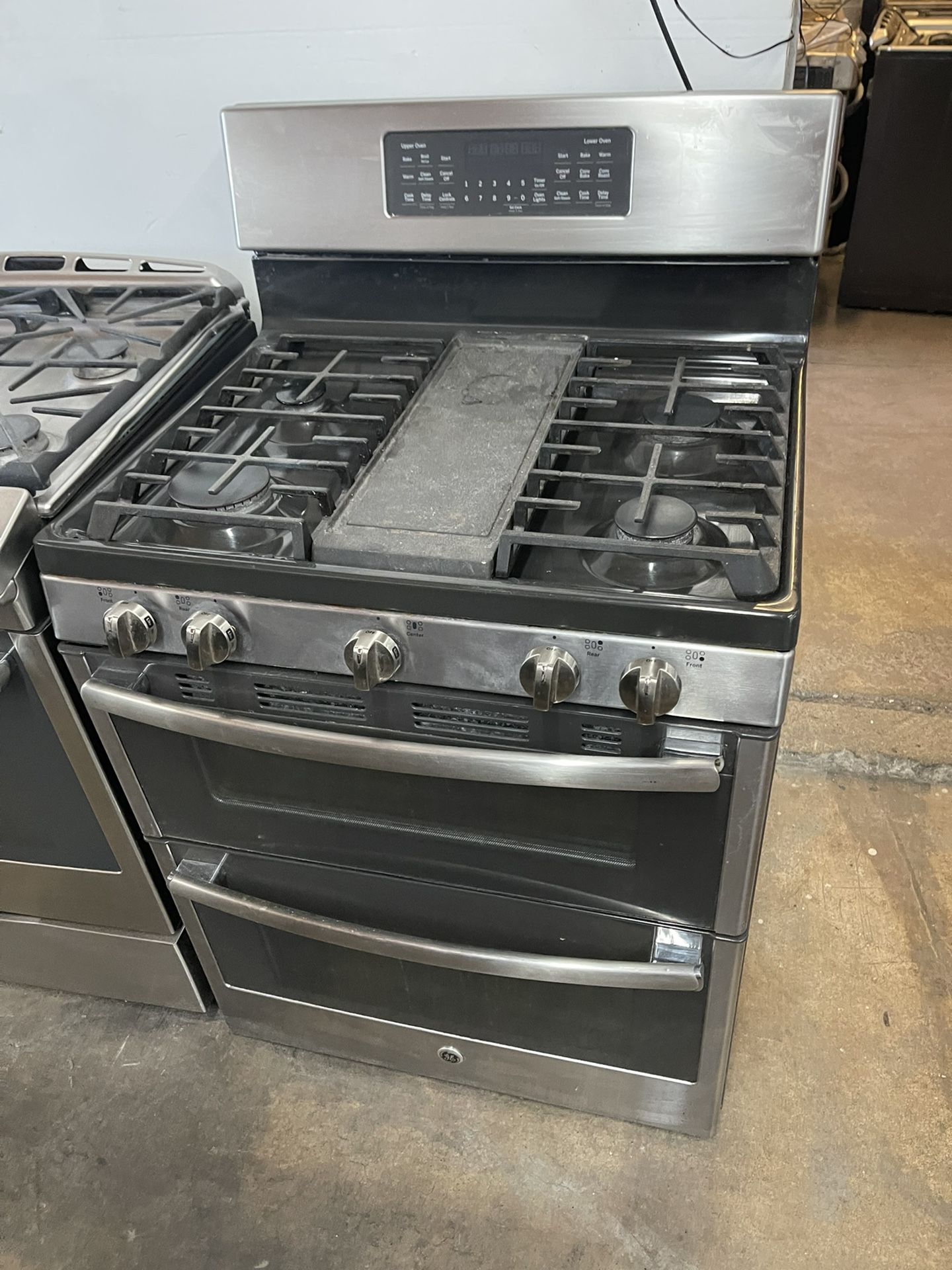 GE double oven gas range