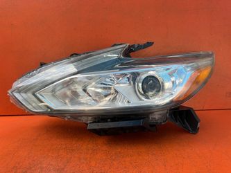 2016 2017 2018 Nissan Altima Left Driver Side Halogen Headlight OEM