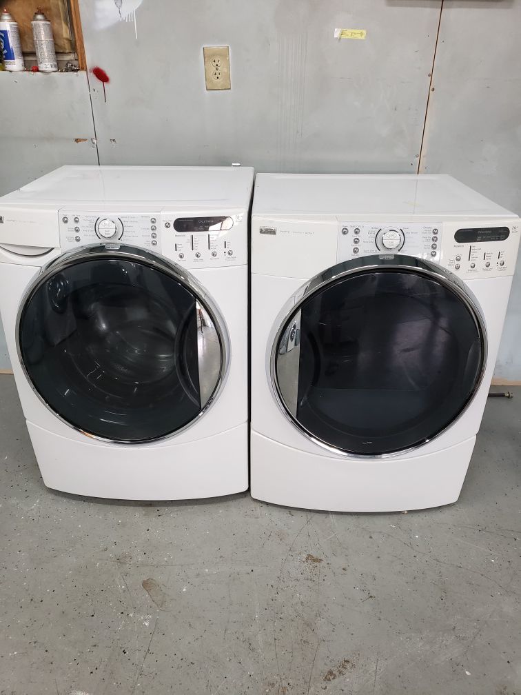 Kenmore washer and dryer steam front load in good condition noting wrong