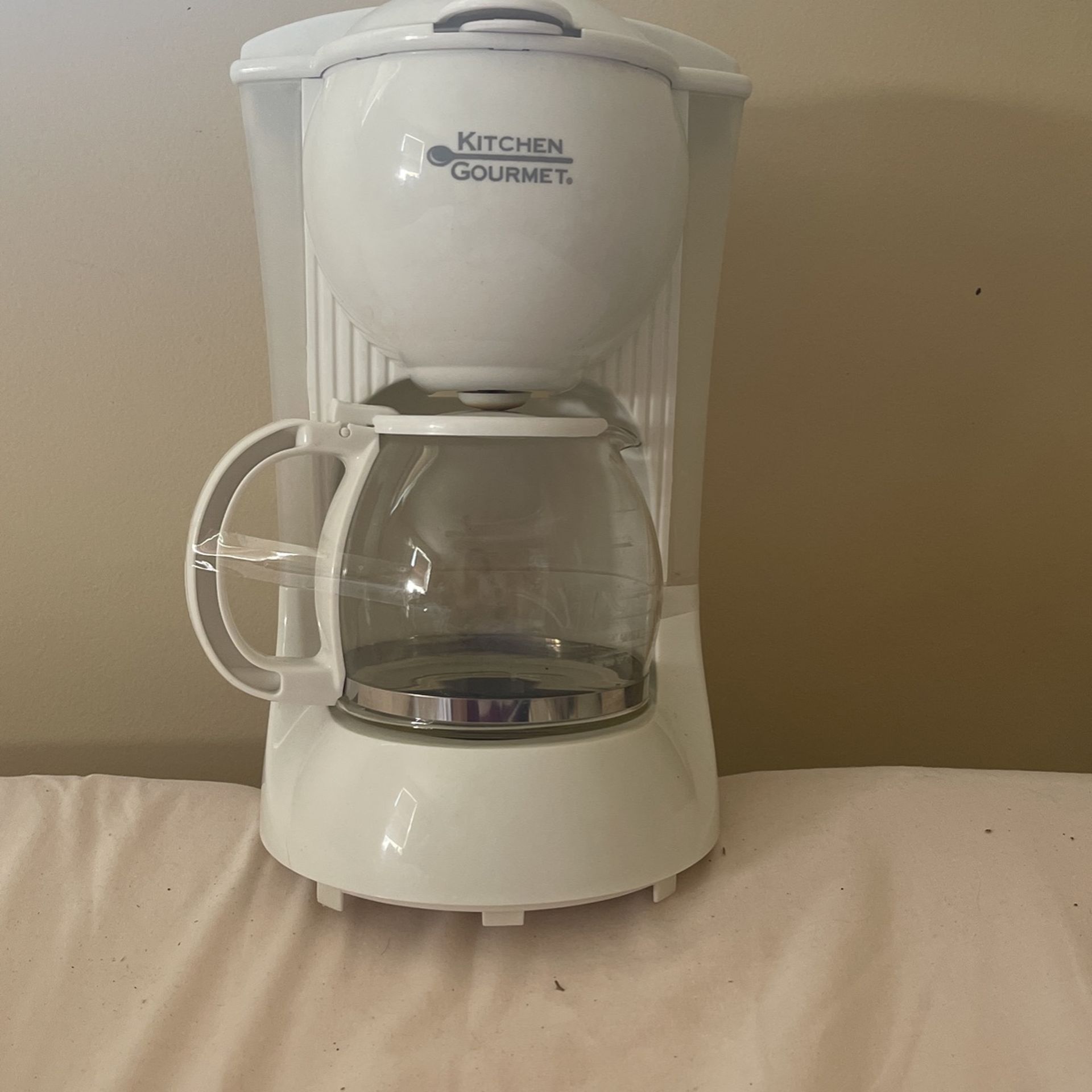 4 Cup Used Vintage Coffee Maker White