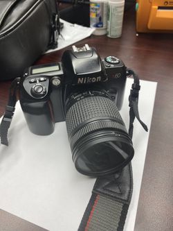 Camera Nikon N 60 with Nikkor AF 28-80 mm lens & case