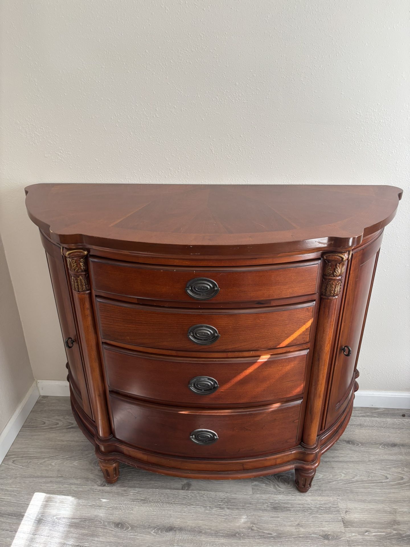 Antique-Style Cherry Wood Chest of Drawers / Accent Cabinet