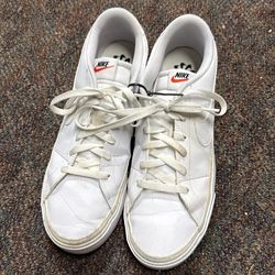 White Nikes Men’s 10