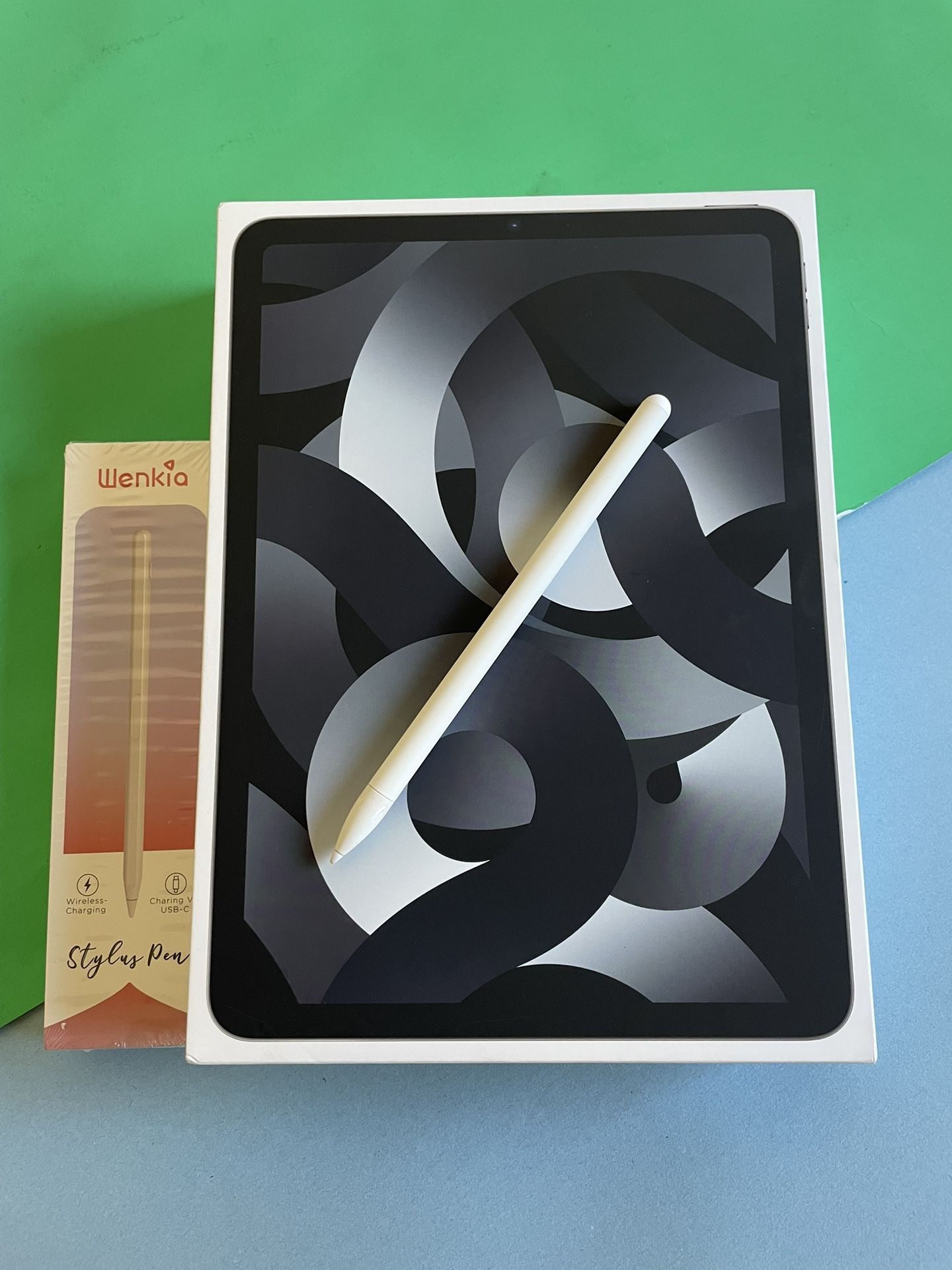 Apple iPad Air 5th Generation (M1 Chip) 64GB with Box, Pen And Keyboard 