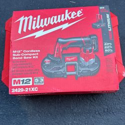 Milwaukee M12 Cordless Sub-compact Bandsaw Kit