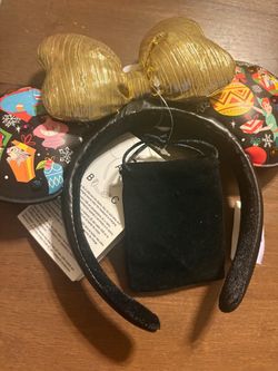 Disney Parks Christmas Light-Up Ornament Holiday Headband Ears featuring a large gold bow and fest