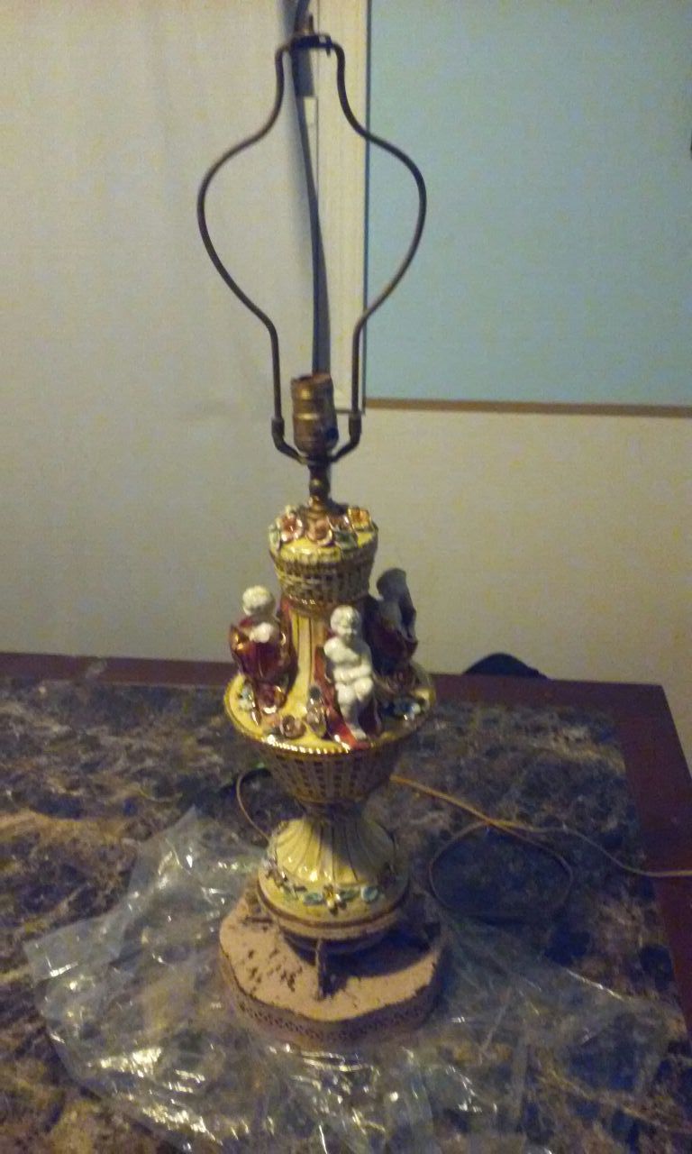 18Century Antique Vintage 24Karat Porcelain Cupid Tulip Lamp
