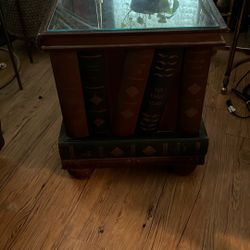 End  Table, Looks like a Bookcase very different!