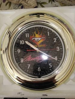 Mustang clock lights up
