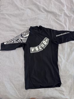 Volcom Rash Guard short Sleeve size S