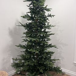 Artificial Christmas Tree With Lights (6.5 Feet)