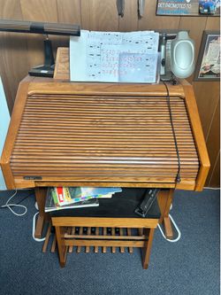 Lowrey Organ