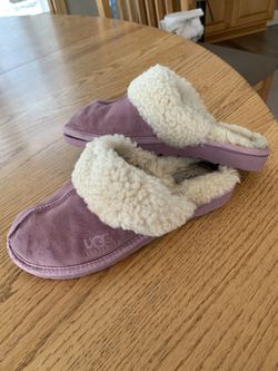 Pink UGG slippers, sz 6