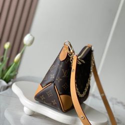 Amazing debut! LV Monogram armpit bag, cowhide trim and gold chain embellishment, fashionable and versatile, super eye-catching!(off176)