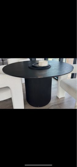 Black Round Dining Table with Fluted Pedestal Basro