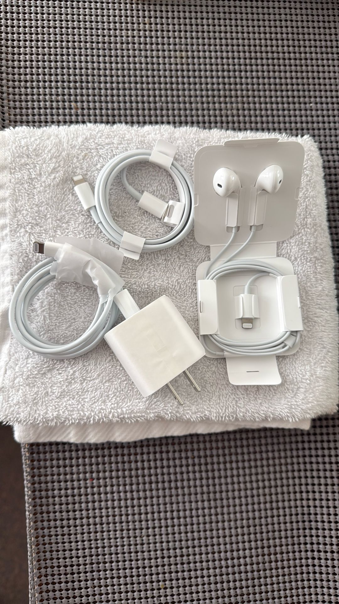 iPhone Chargers/headphones