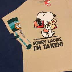 MENS PEANUTS SNOOPY TEE & SOCKS. (make a offer)