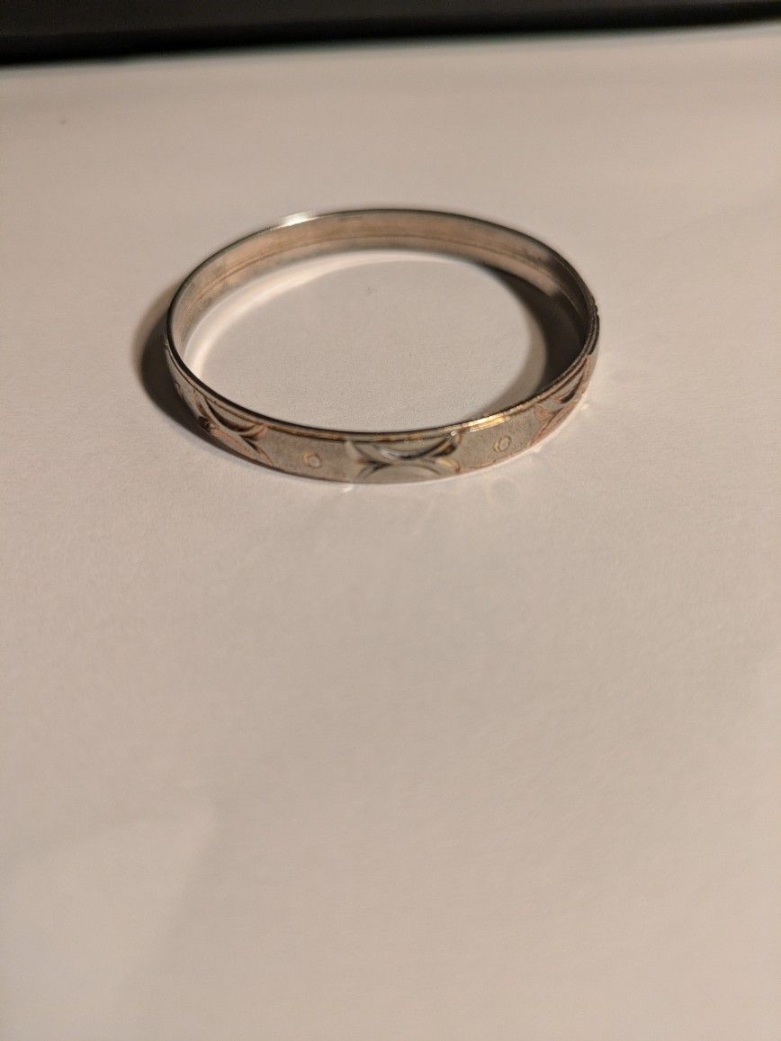 Child Gold Toned Bangle Bracelet