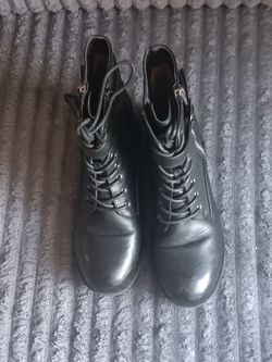 ID required boots, size 7M