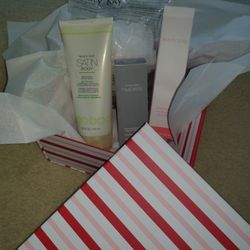 Mary Kay Valentine's Gift Box 