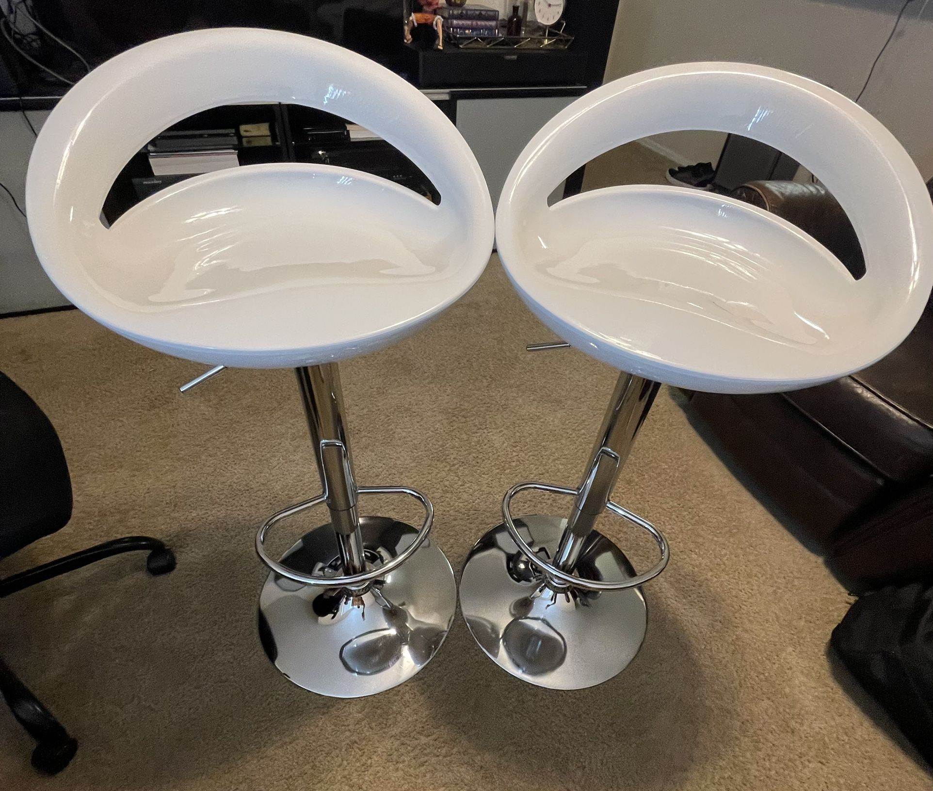 18 Inch Swivel Bar Stool Plastic White Chrome