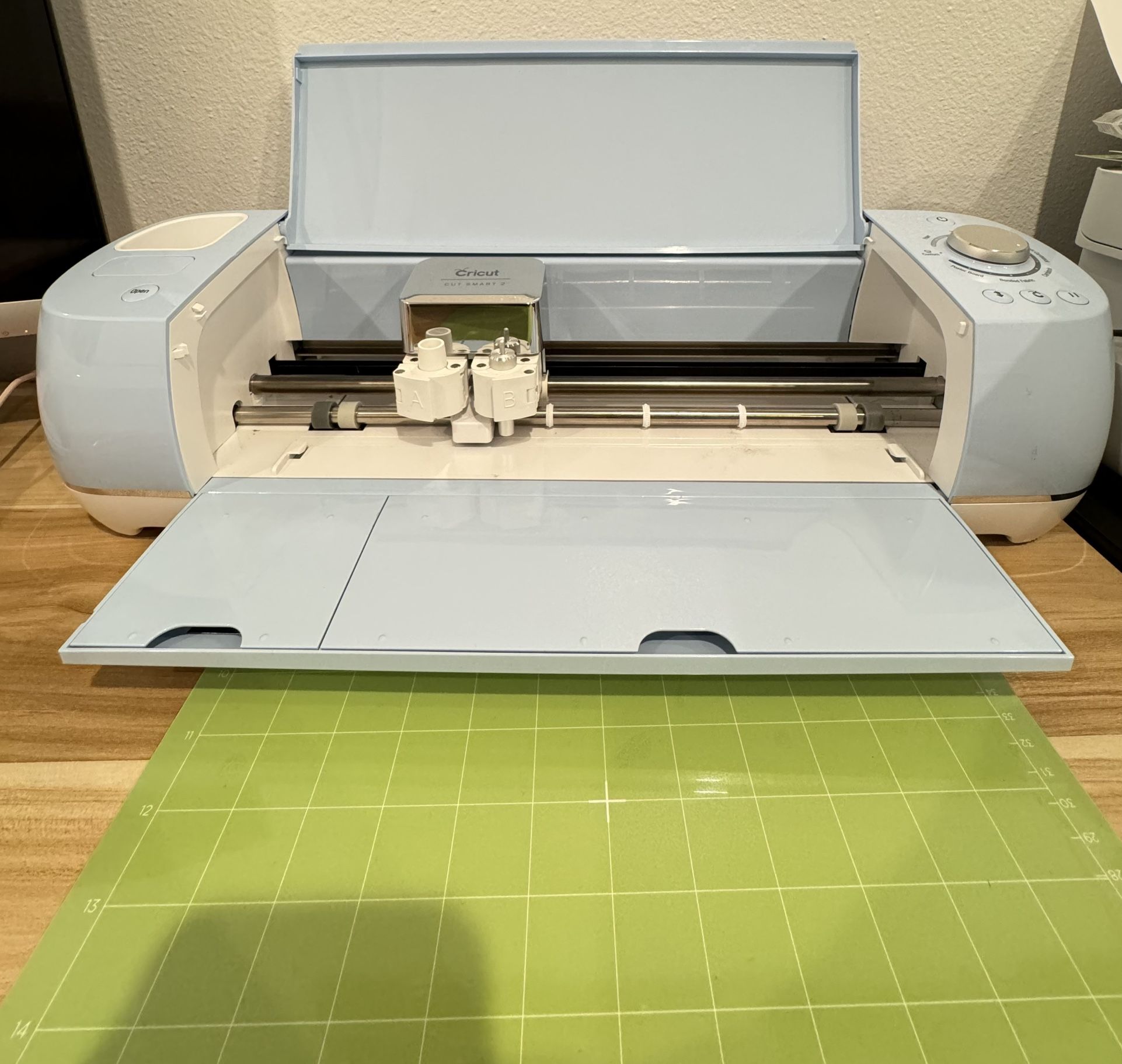 Cricut Explore Air 2, Easypress Mini  With Original Cricut Mat.