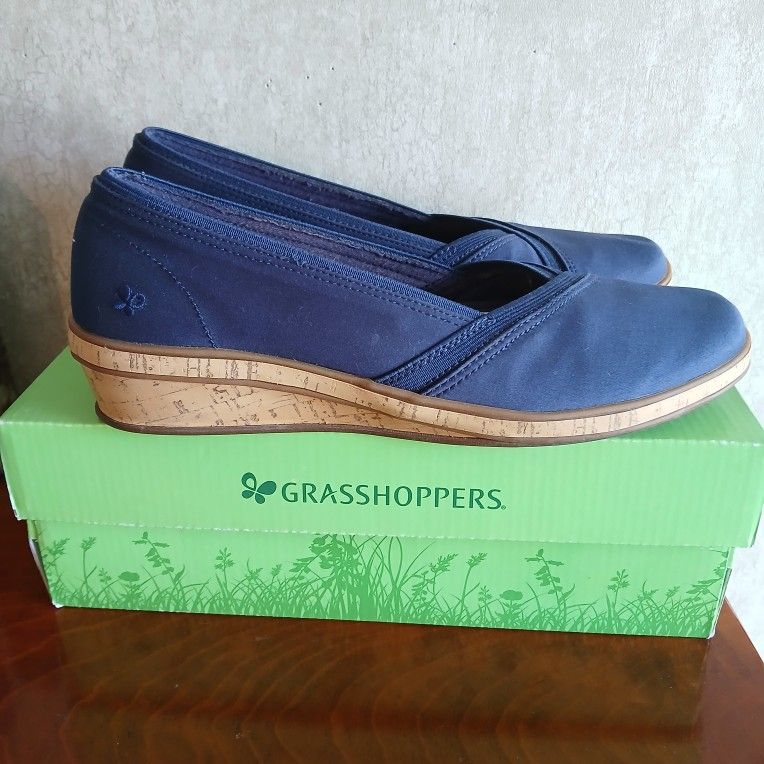 Grasshoppers Navy blue Tessa wedge slip on shoes size 8 like new
