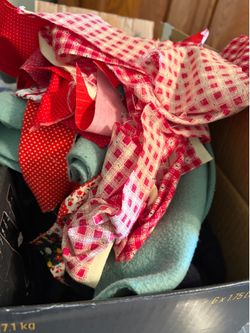 Free box of fabric scraps