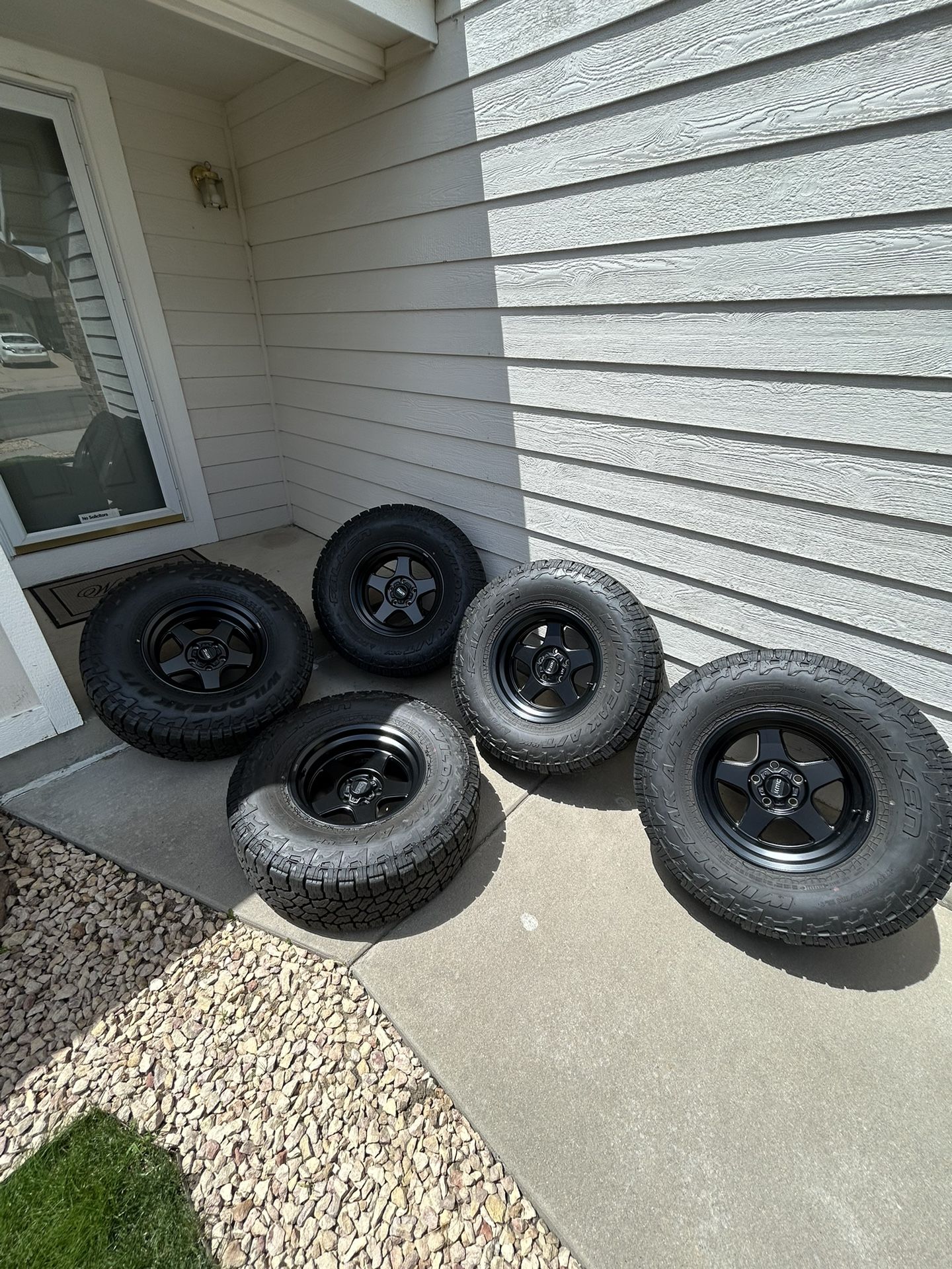 17” KMC LOBO/35” Falken Wild peaks 