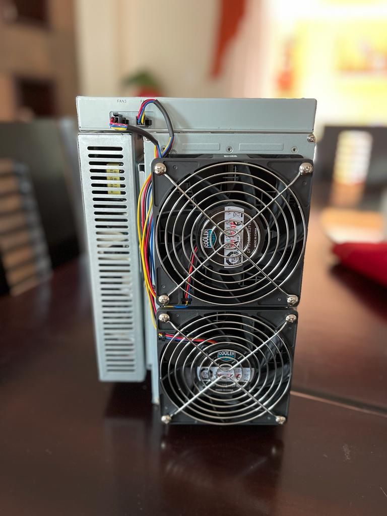 Bitcoin Miner Canaan Avalon Miner 1246 N 83T