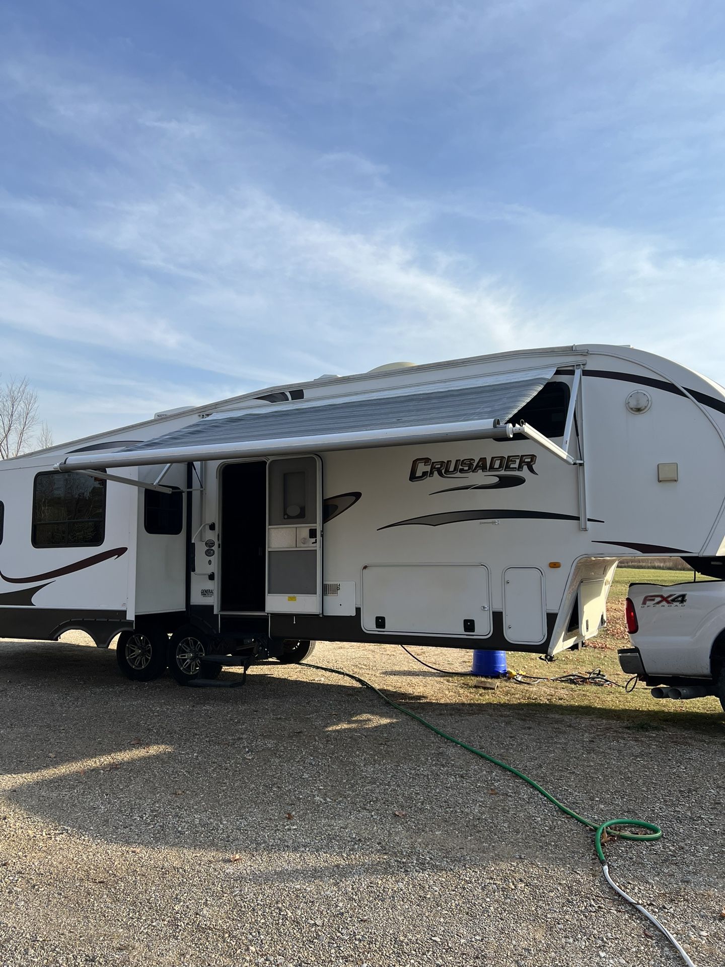 2011 Crusader 320 RLT