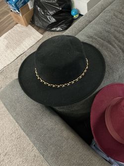 Women’s black and gold chain  hat