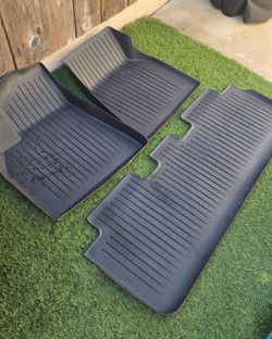 Tesla model 3/Y All-Weather Rubber Floor Mats Set and Sunshade.
