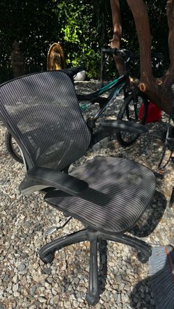 CHAIR & DESK SET