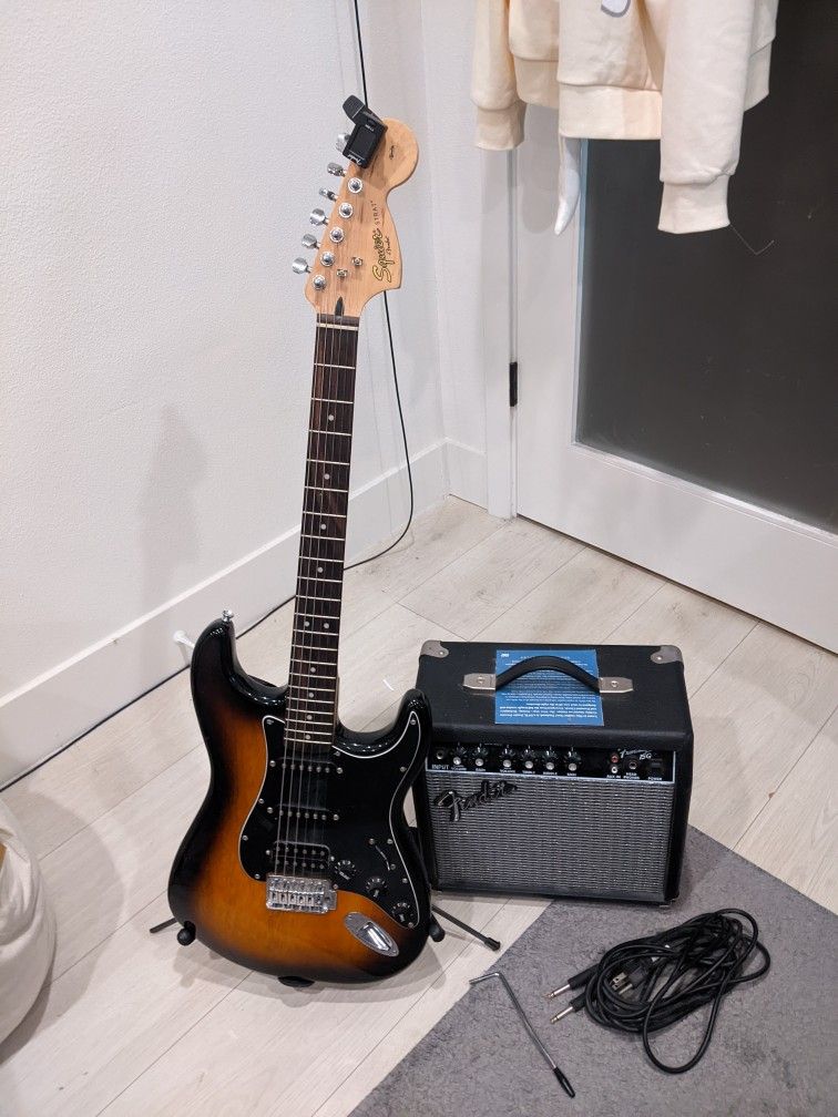 Squier Strat by Fender Beginner Guitar & 15g Amp