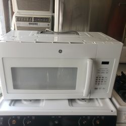 white GE microwave side 30 use great condition warranty ready to deliver 90 days warranty $125