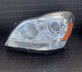 2010 2011 2012 Mercedes-Benz GL350 GL450 GL550 Left Driver Side Xenon Headlight OEM