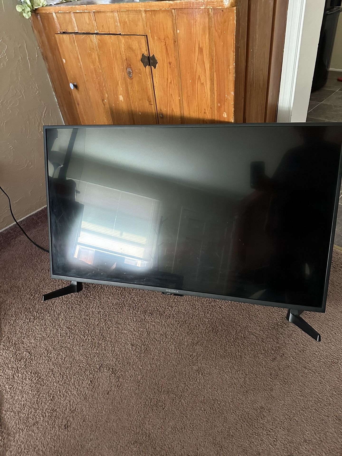 Insignia 43 Class F30 Series LED 4K UHD Smart Fire TV