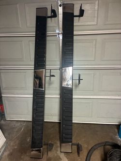 Universal steps for truck