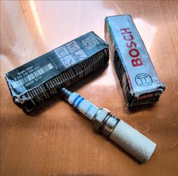 Two BOSCH 9655 IRIDIUM SPARK PLUGS