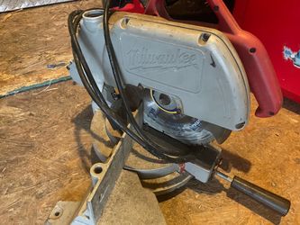 Milwaukee Miter Saw with Blade