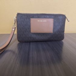 Michael Kors Wristlet 