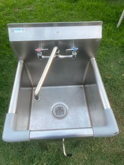 Stainless steel Single Sink.