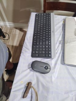 Logitech wireless  Mouse And Keyboard 