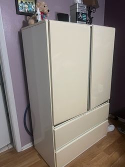 We also have a trundle bed with mattress included if you want if you don’t, you can toss it or leave them make an offer also circuit Fitness rolling m