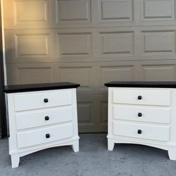 2 Solid Wood Bedside Nightstands