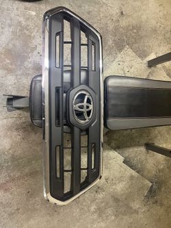 2017 Toyota Tacoma Grill Oem 