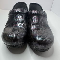 Dansko Pro XP Multi Criss Cross Clogs Size EU38 /US 7.5 -8 
