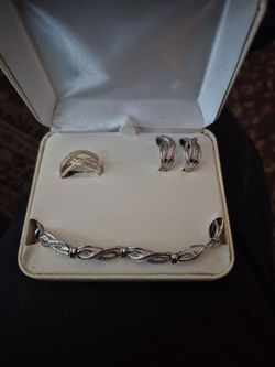 Ring and necklace set new in the box never used